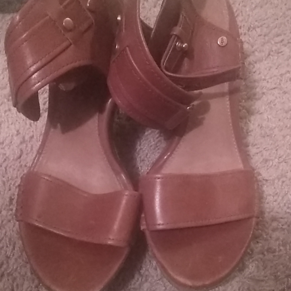Shoes - Picture 2 of 3